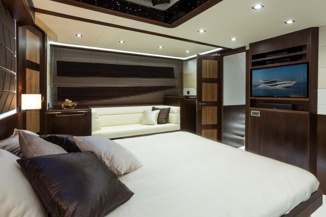 Du thuyền Galeon 660 Fly